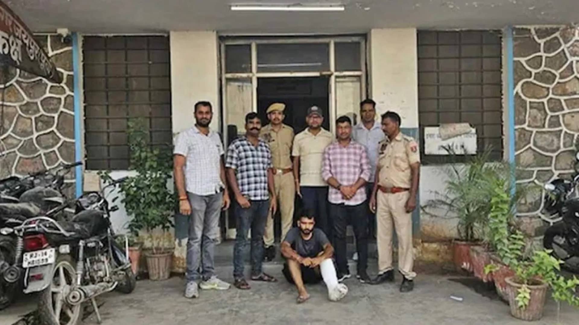 স্ত্রীর বিলাসী চাহিদা মেটাতে চাকরি ছেড়ে চোর হলেন বিবিএ পাস যুবক!