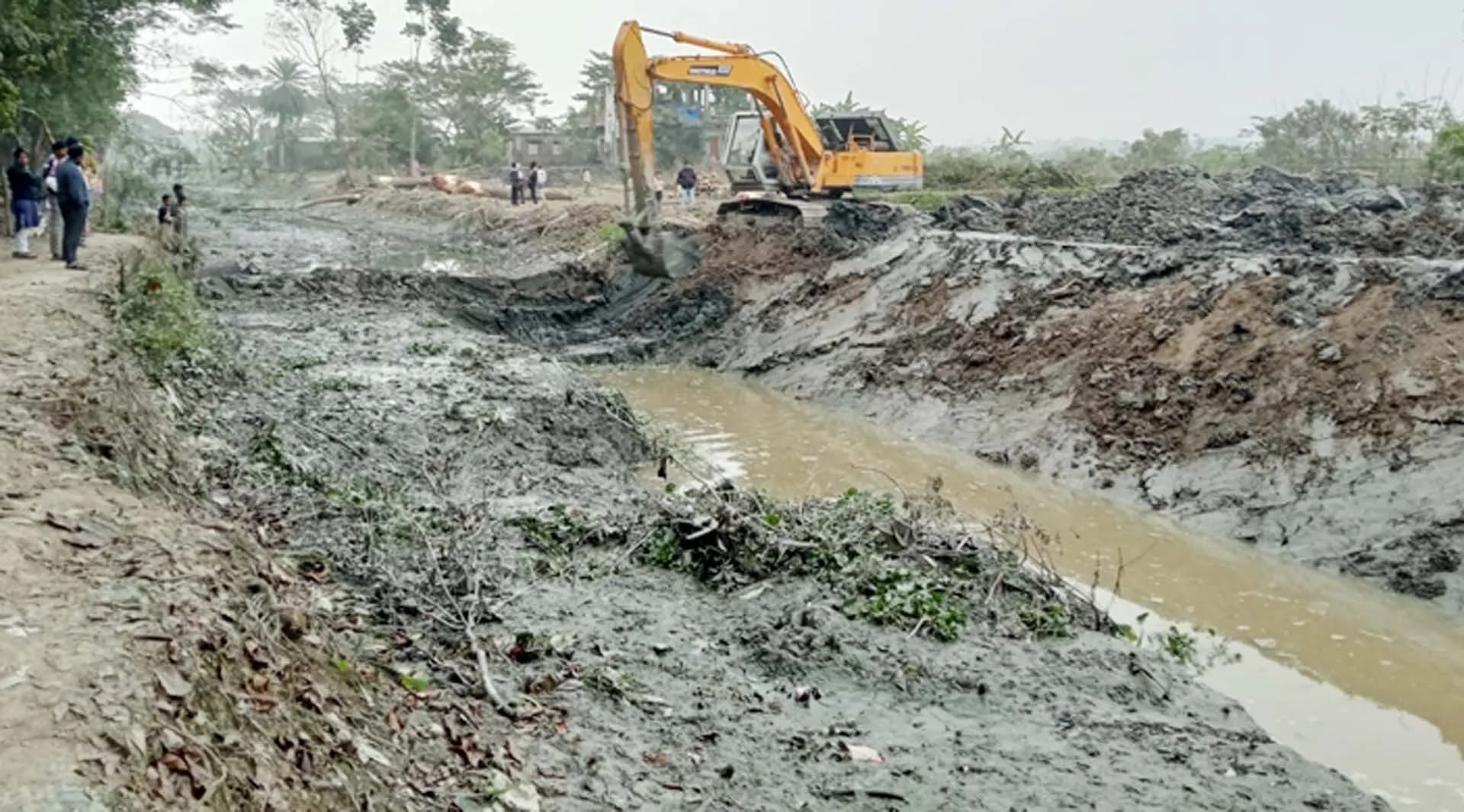 পানিপ্রবাহ বন্ধ! বরিশাল শহরজুড়ে জলাবদ্ধতার আশঙ্কা  