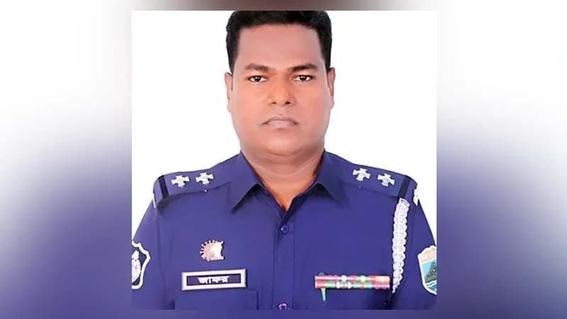 মামলা থেকে নাম বাদ দিতে ৫ লাখ টাকা চাইলেন এসআই