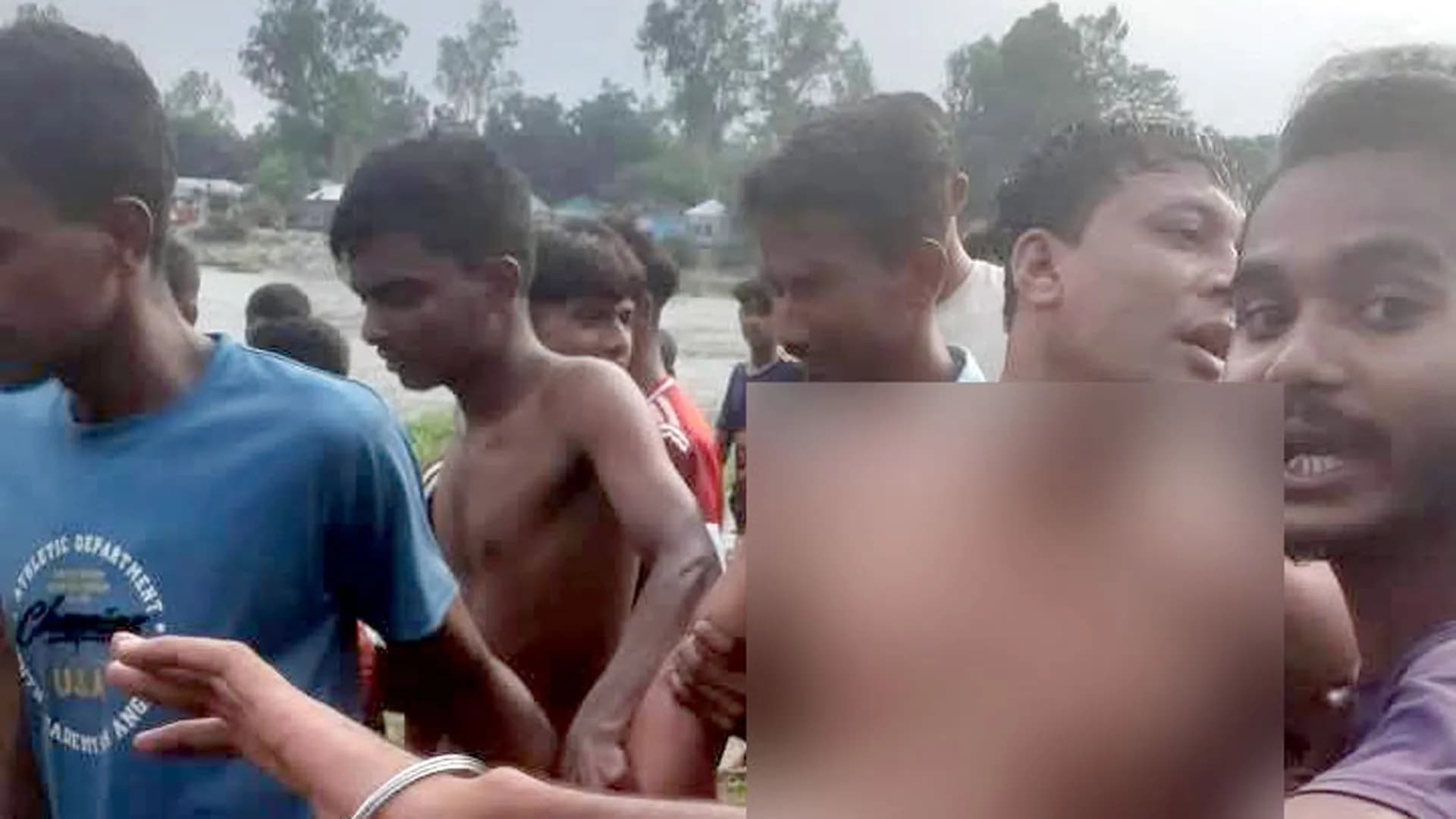 গরুর হাটে পকেট মারতে গিয়ে ধরা, ইউপি সদস্যকে জনতার পিটুনি