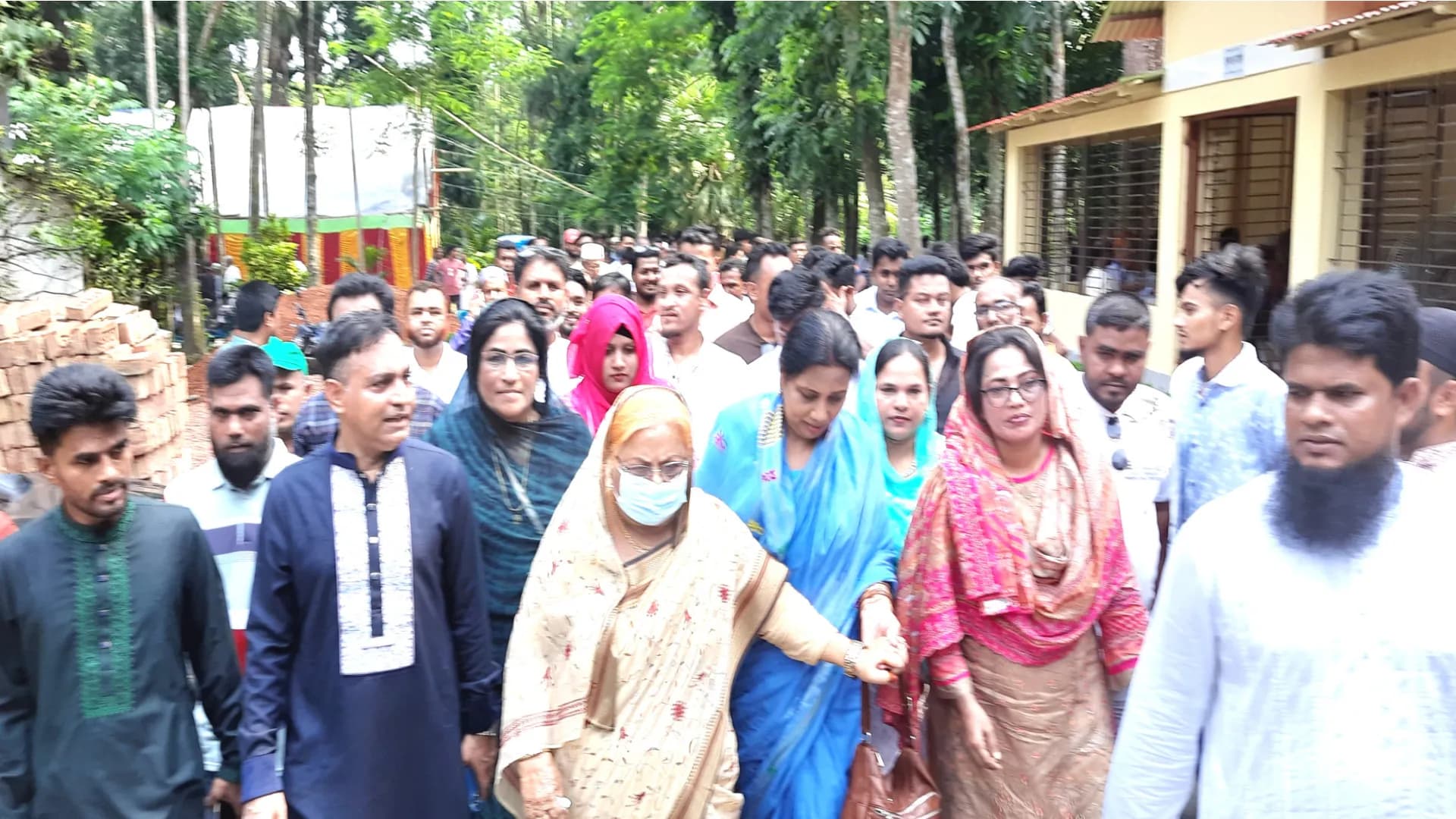 বাবুগঞ্জে ব্যারিস্টার আসাদের ঈদ মিলনমেলায় বিএনপি নেতাকর্মীদের ঢল