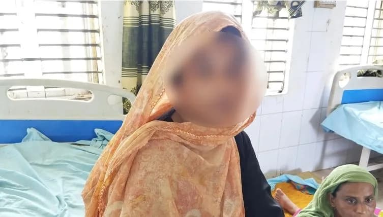 মাংস চুরির অভিযোগে নারীকে গাছে বেঁধে নির্যাতন