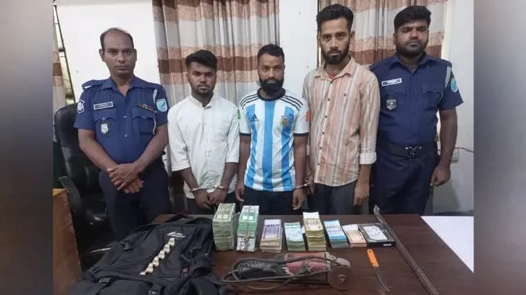 ব্যাংকের ভল্ট ভেঙে ১৫ লাখ টাকা চুরি, নাইটগার্ডসহ আটক ৩