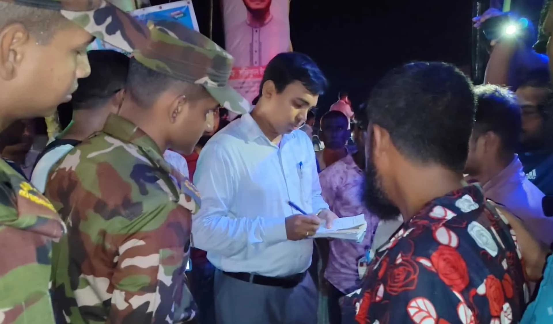 বাউফলে অতিরিক্ত ভাড়ার অভিযোগে সেনাবাহিনীর অভিযান, জরিমানা ও অর্থ ফেরত