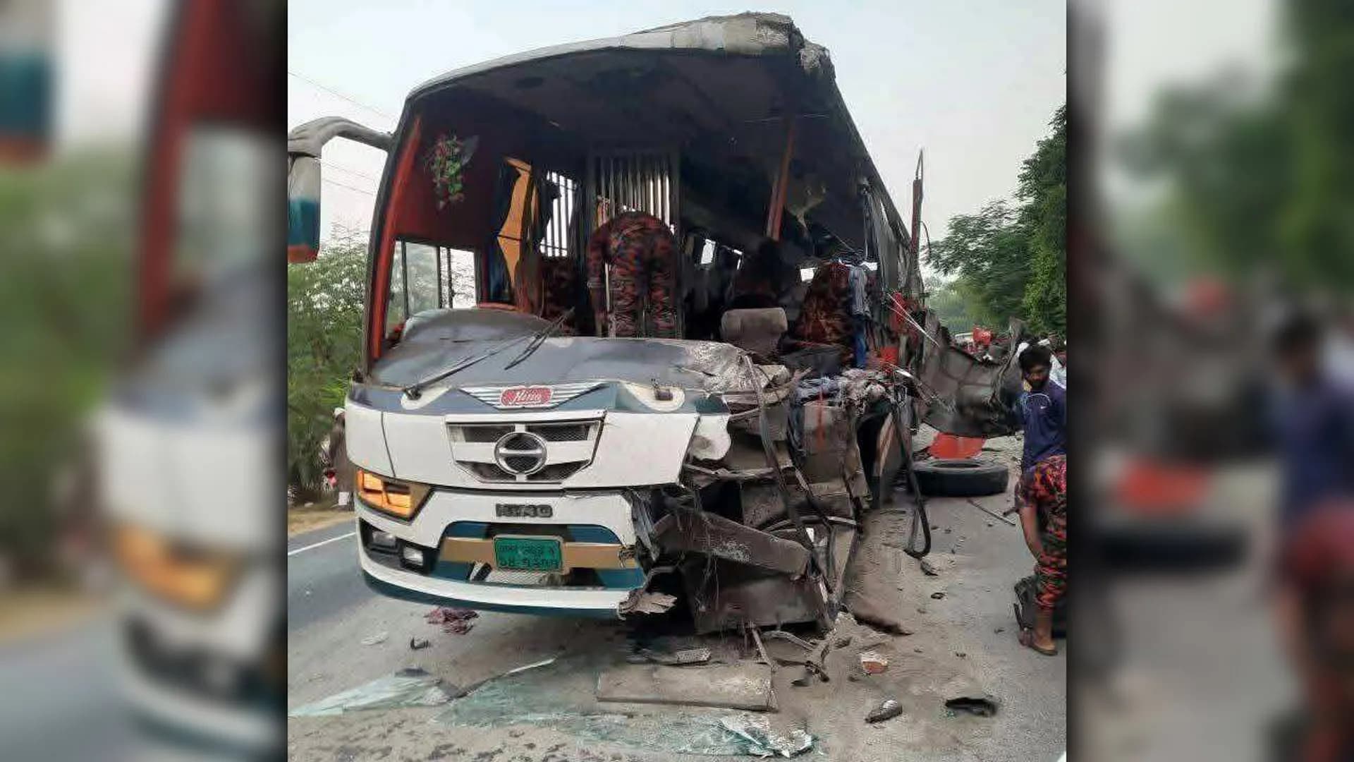 দাঁড়িয়ে থাকা ট্রাকে বাসের ধাক্কা, নিহত ৫