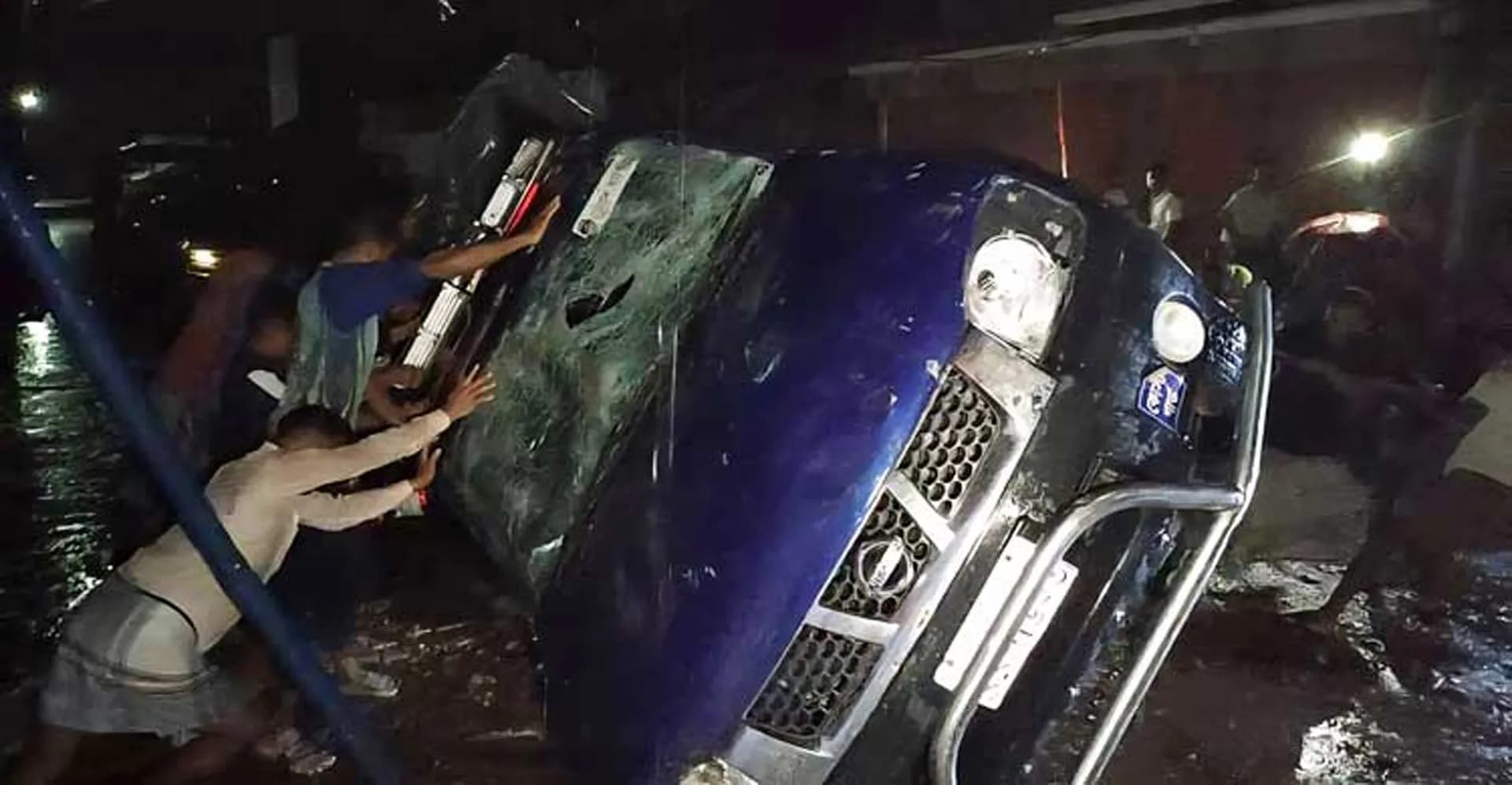 বরগুনায় জেলে-কোস্টগার্ডের সংঘর্ষ-গুলি, আহত ১২