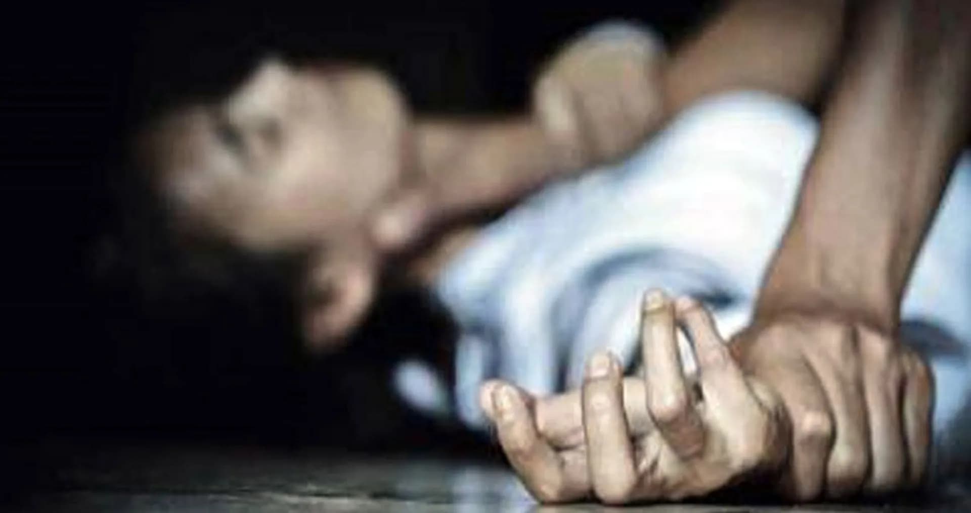 মেয়েকে ধর্ষণের অভিযোগে বাবা গ্রেপ্তার