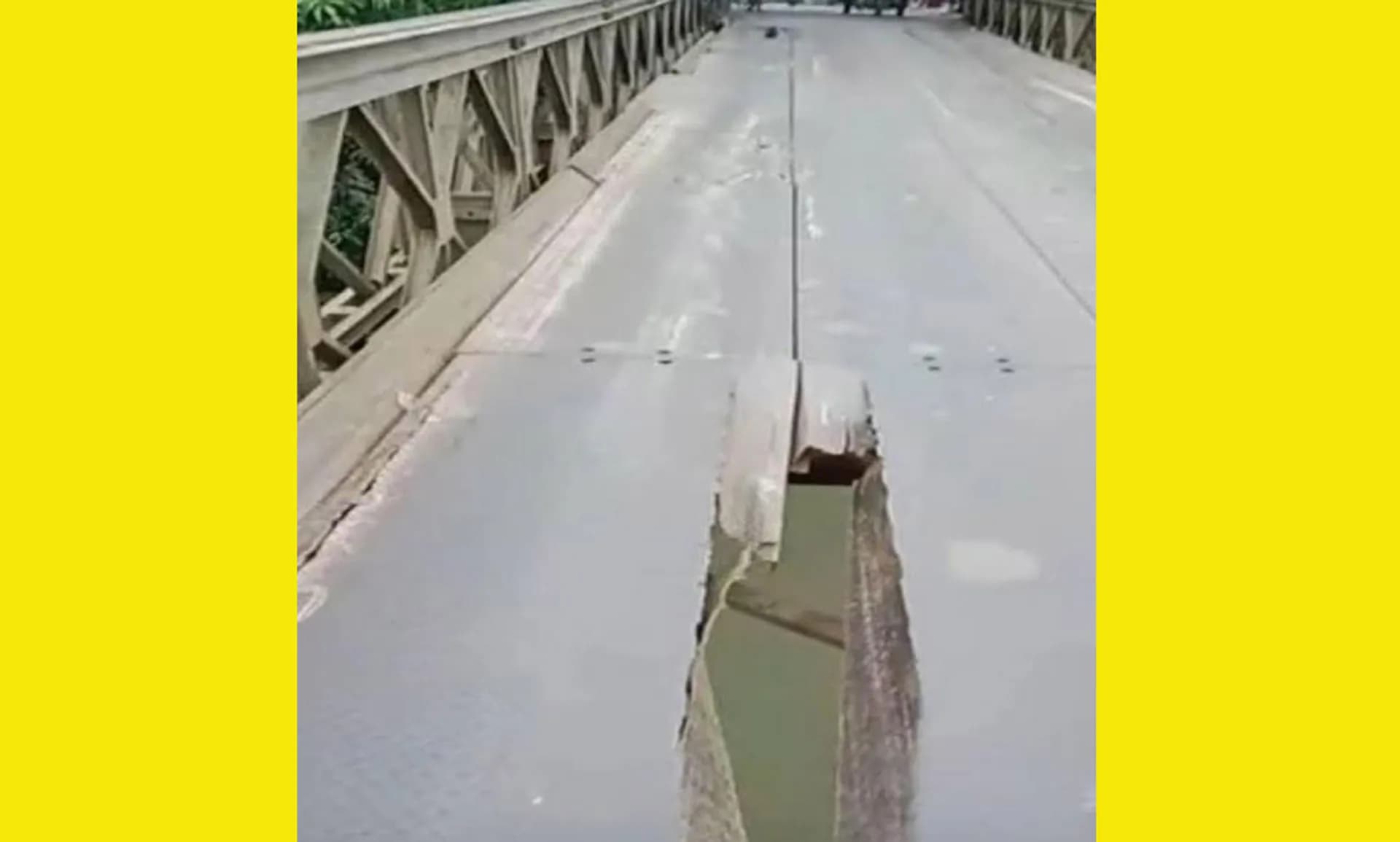 স্বরূপকাঠি-বানারীপাড়া সড়কের জম্বুদ্বীপ বেইলী ব্রিজটি যেন মরণফাঁদ !