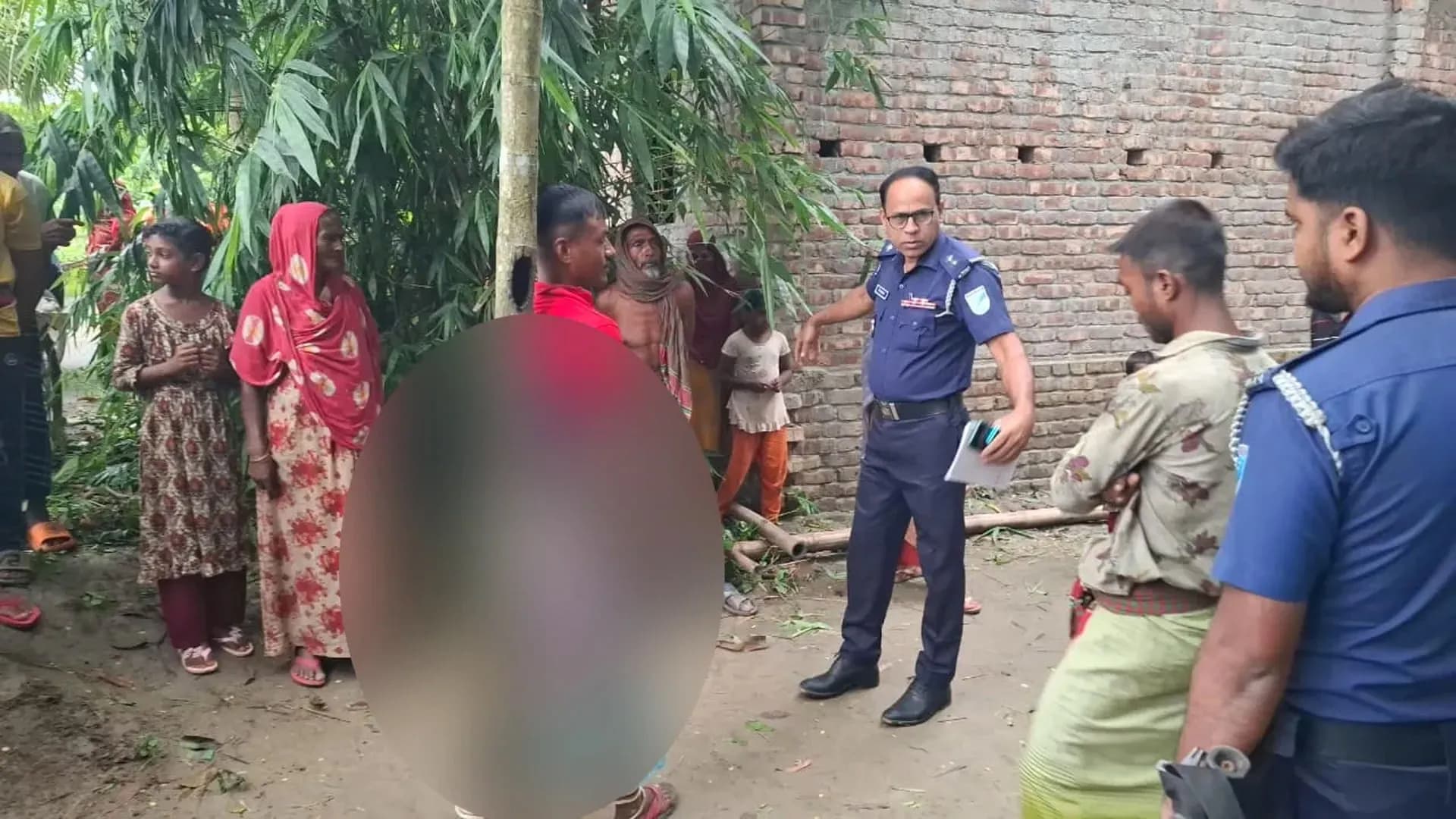 পাওনা টাকা না পেয়ে শ্বশুরকে গাছে বেঁধে নির্যাতন