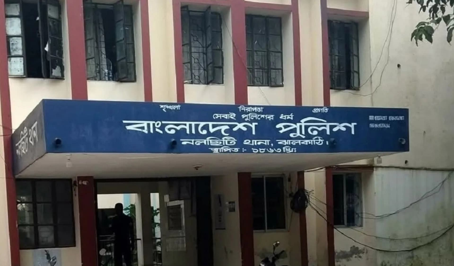 গভীর রাতে ছেলেকে গ্রেপ্তার, হার্টঅ্যাটাকে বাবার মৃত্যু