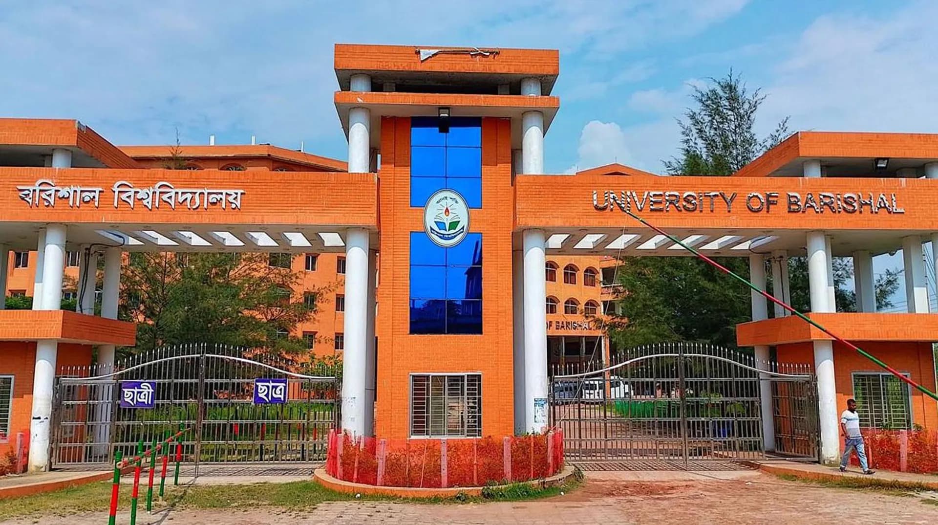 ১৯দিনের ছুটি শেষে ববিতে ক্লাস শুরু, আড্ডায় মুখর ক্যাম্পাস