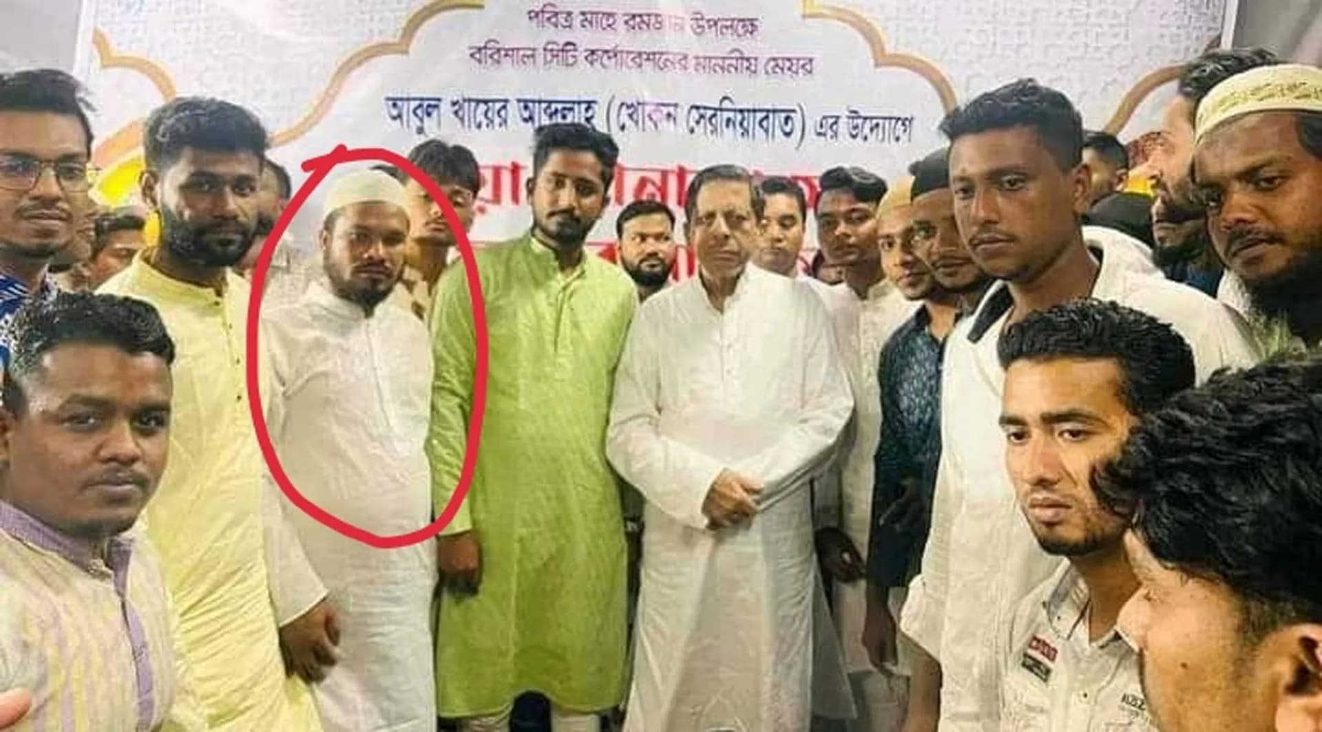 প্রকাশ্যে ঘুরছে হামলাকারীরা দিচ্ছে হুমকি, পুলিশ বলছে পলাতক!