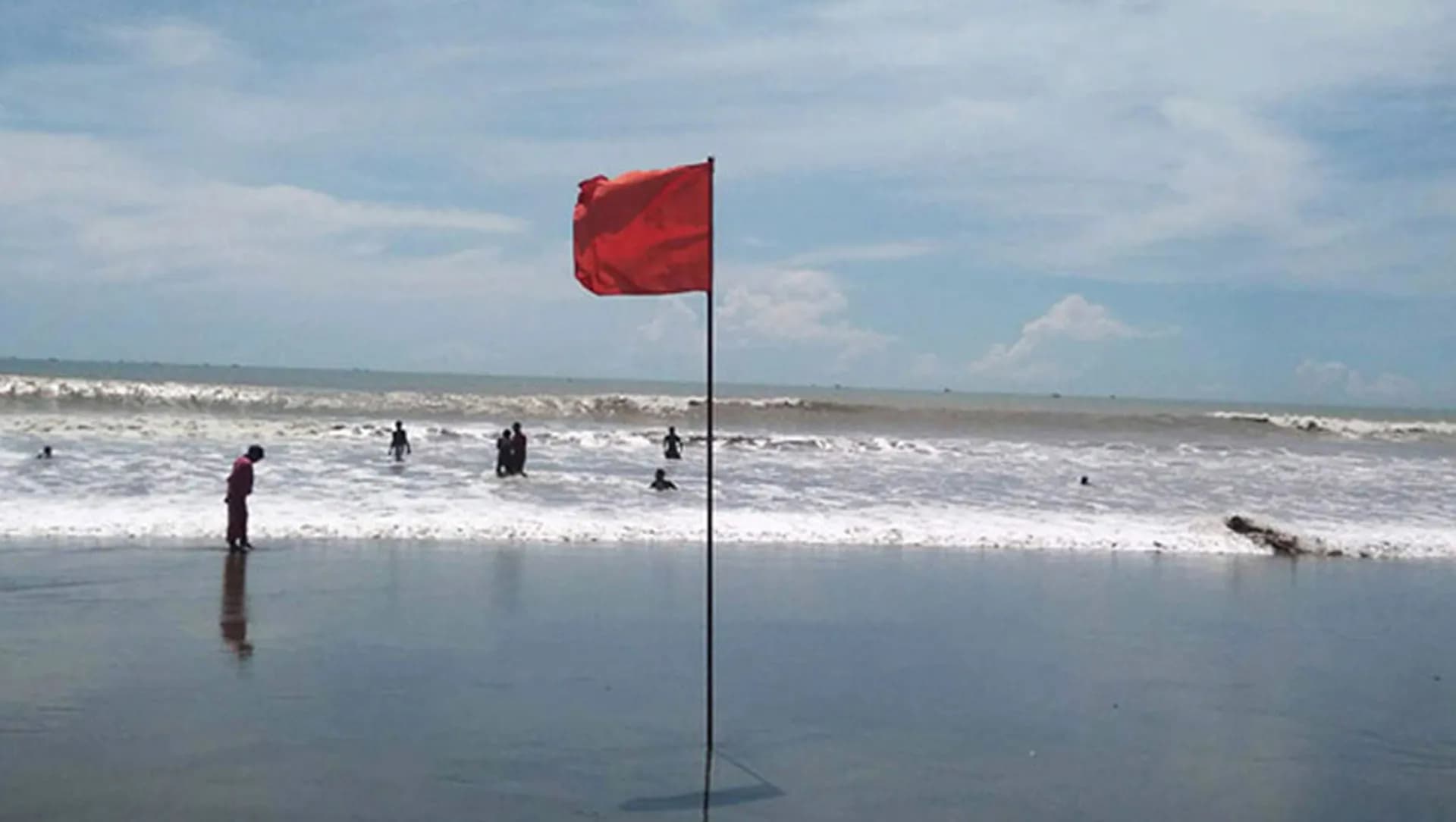 সাগরে লঘুচাপ, ৪ বন্দরে সতর্কতা