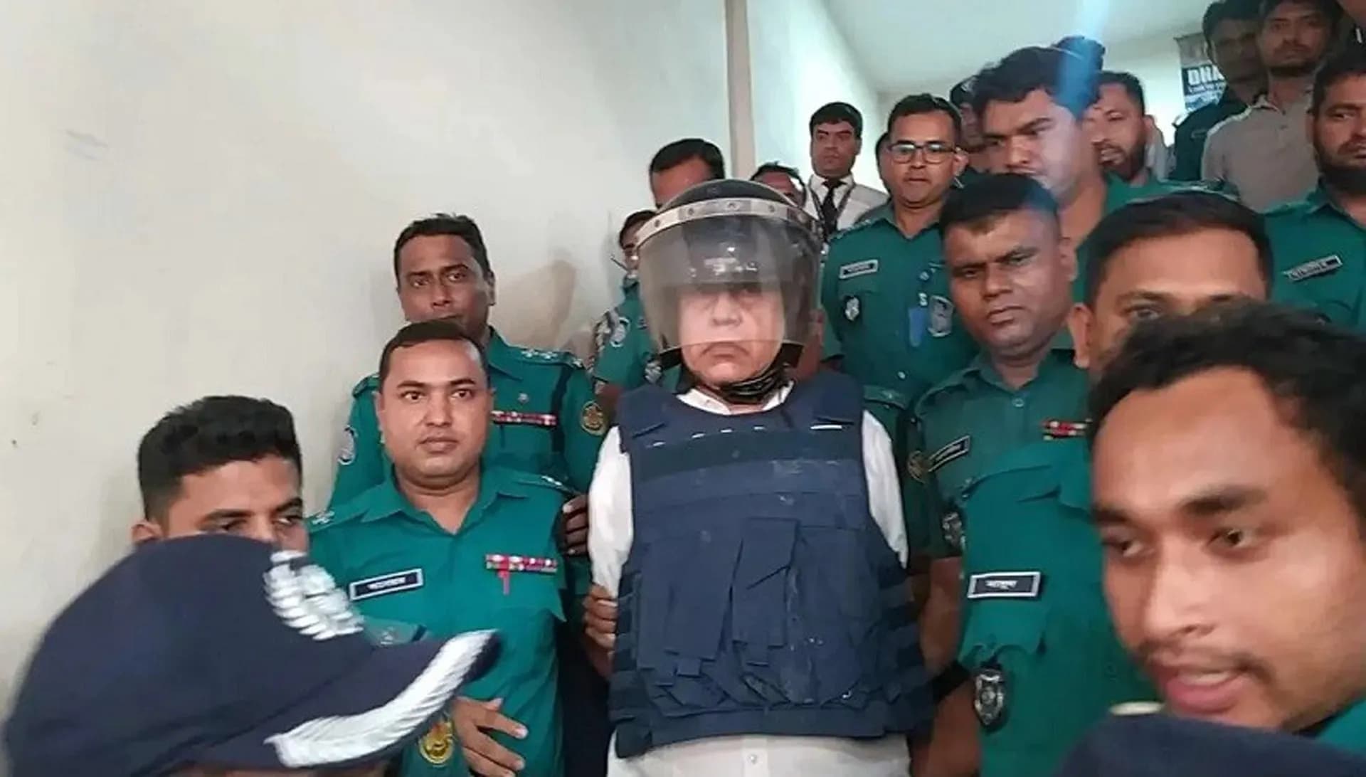 ক্ষমতার লোভ শেখ মুজিবও সামলাতে পারেননি, আদালতকে আউয়াল