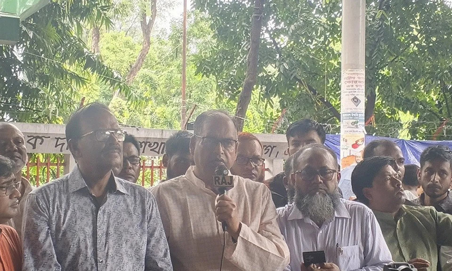 অবৈধ নাগরিক নয়, শেখ হাসিনাকে পুশ করেন : দুদু