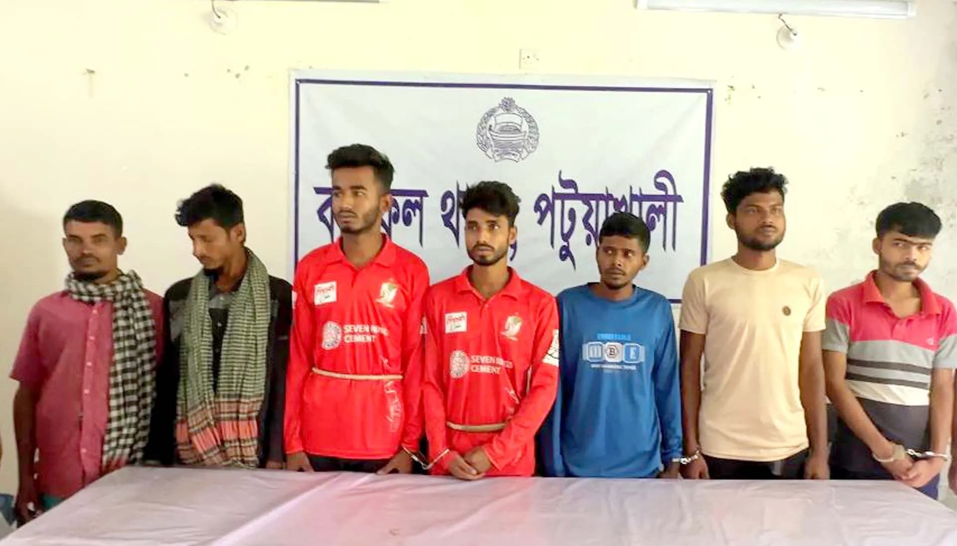 বাউফলে বিভিন্ন অভিযোগে আটক ৭