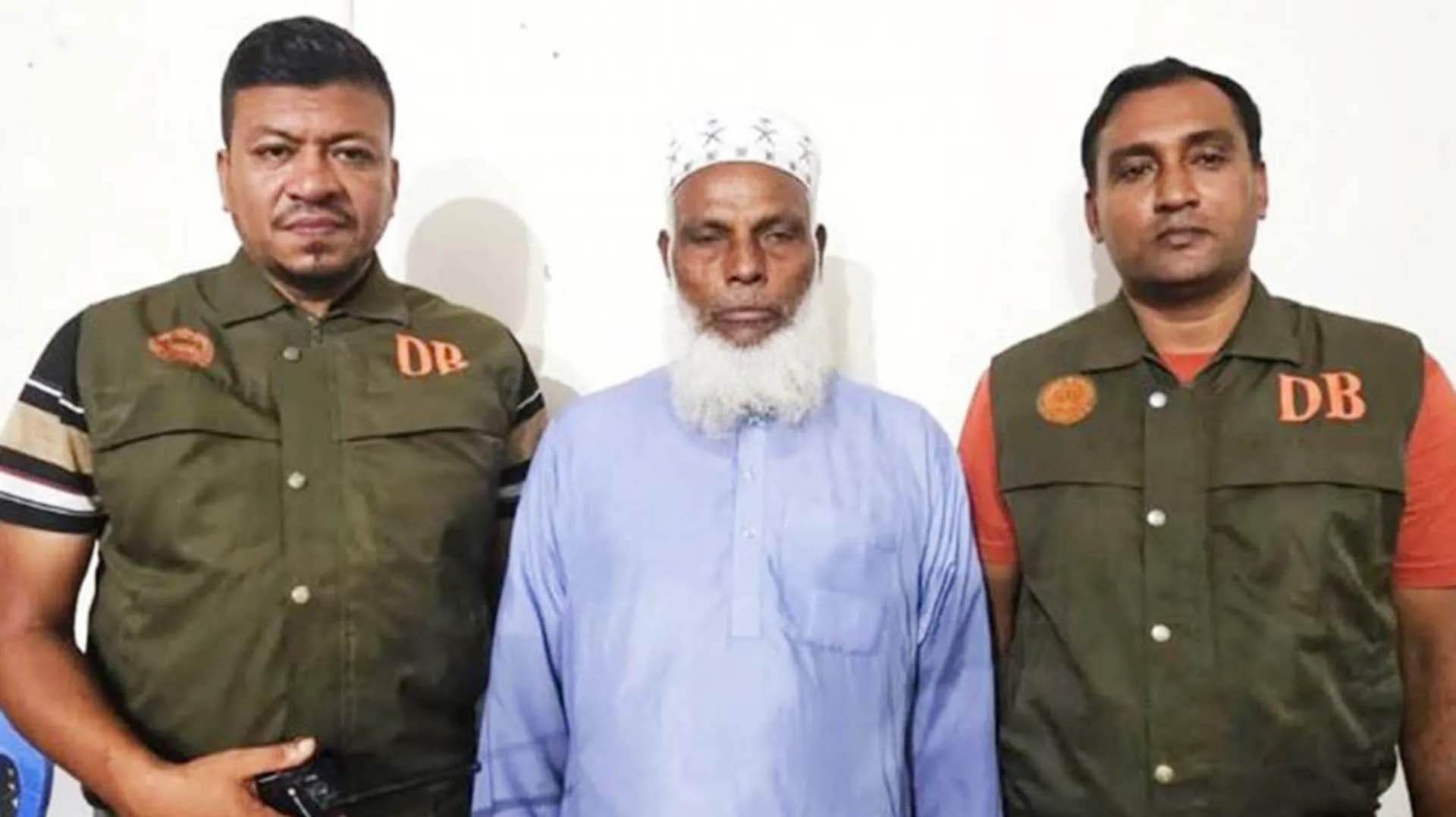 তালগাছ কেটে ‘শতাধিক’ বাবুই পাখির ছানা হত্যা, প্রধান আসামি গ্রেপ্তার