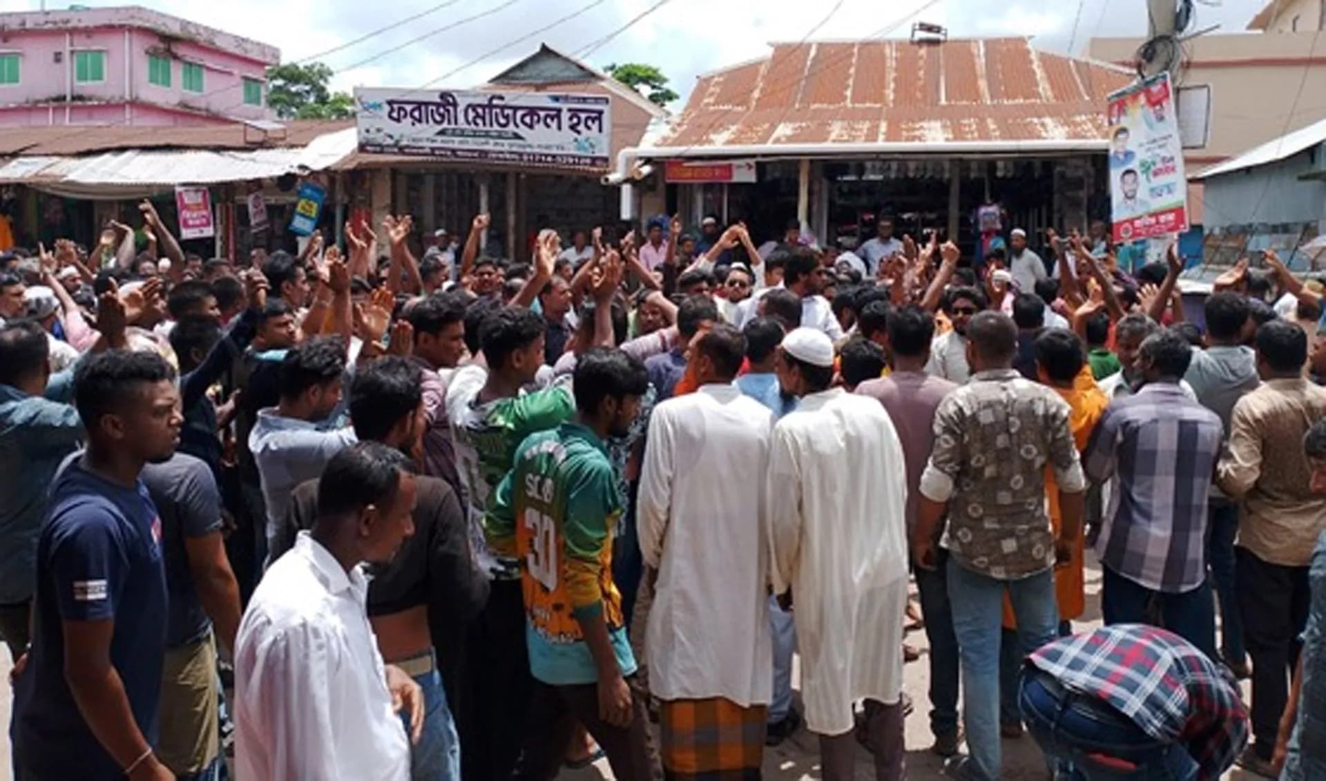বরগুনায় বিএনপির দু'গ্রুপের সংঘর্ষ, আহত ১৪