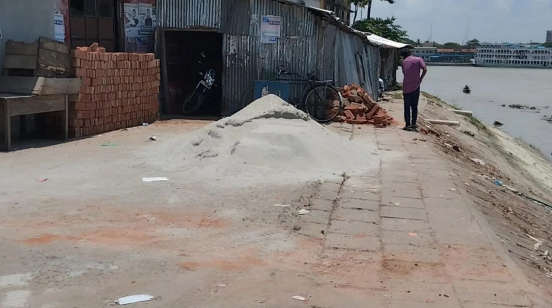 চরকাউয়ায় রাতের আঁধারে বিএনপি পরিচয়ে সড়কের জায়গা দখলের চেষ্টা, স্থানীয়দের বাধায় পণ্ড