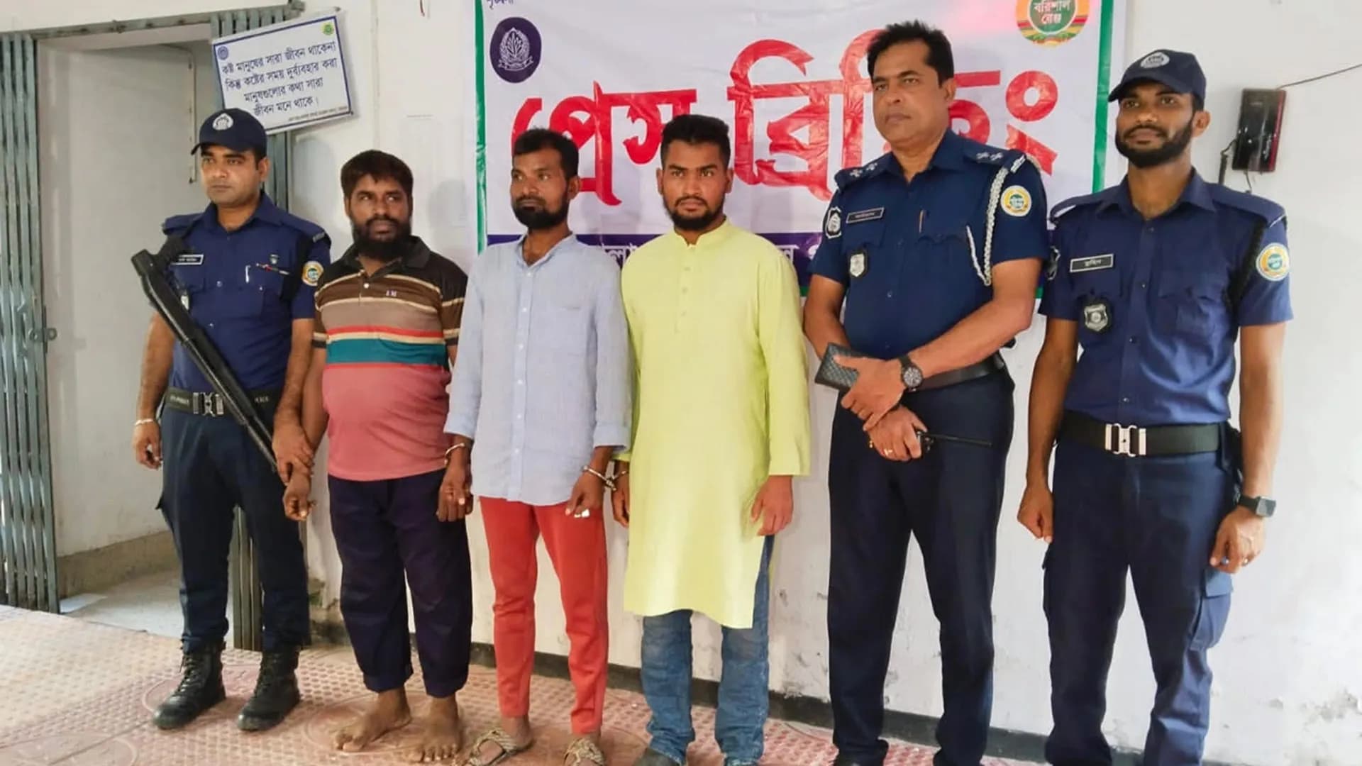 ভোলায় ডিম বাছাইকে কেন্দ্র করে দোকানিকে ছুরিকাঘাত
