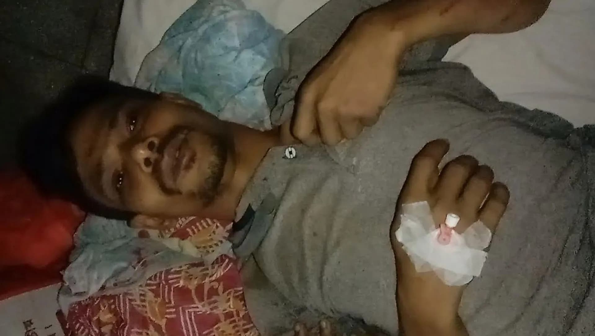 রামদা তৈরি করতে অনীহা: কর্মকারকে পেটানোর অভিযোগ 