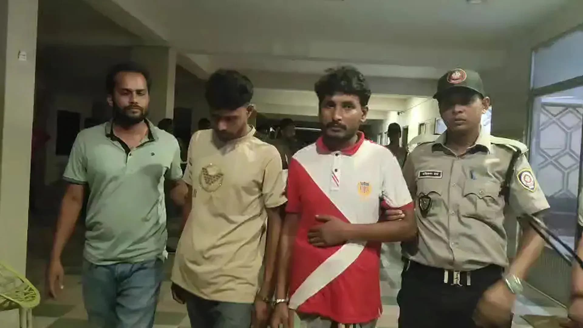 কুয়াকাটায় ক্রিস্টাল আইসসহ ৪ যুবক আটক