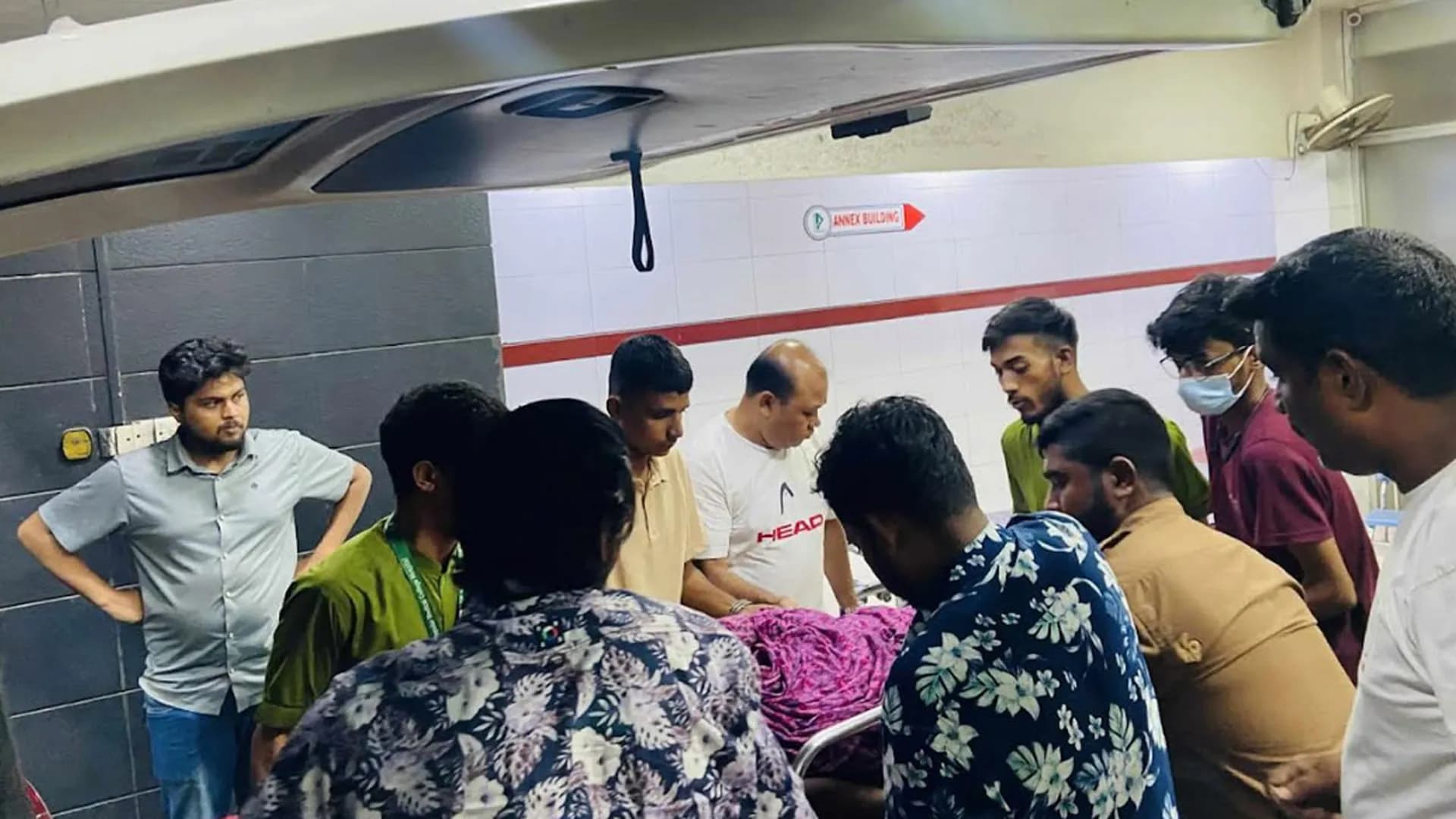 নামাজরত অবস্থায় দুর্বৃত্তের কোপে আহত আ.লীগ নেতার মায়ের মৃত্যু