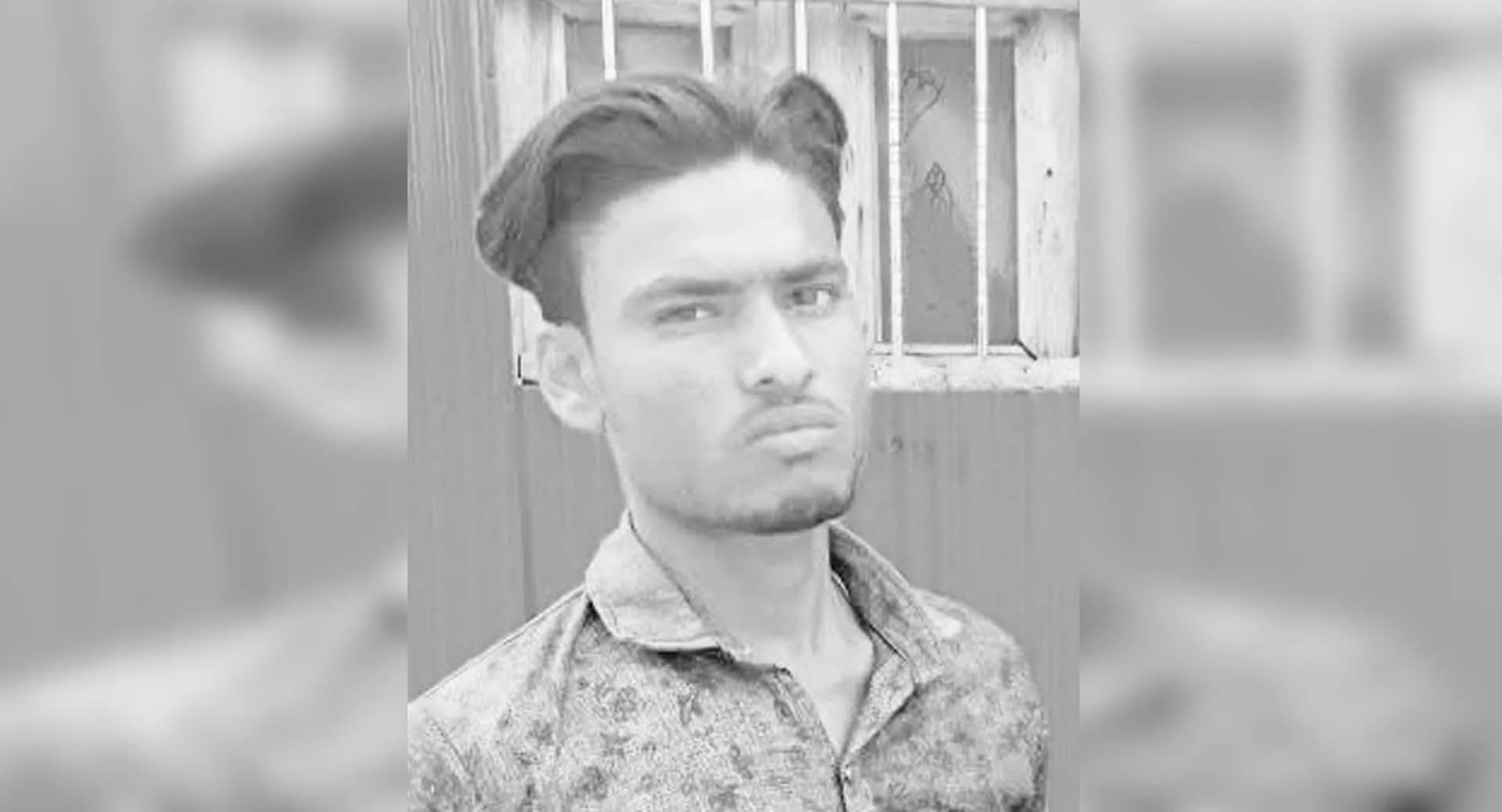 মনপুরায় পালিত সাপের কামড়ে যুবকের মৃত্যু