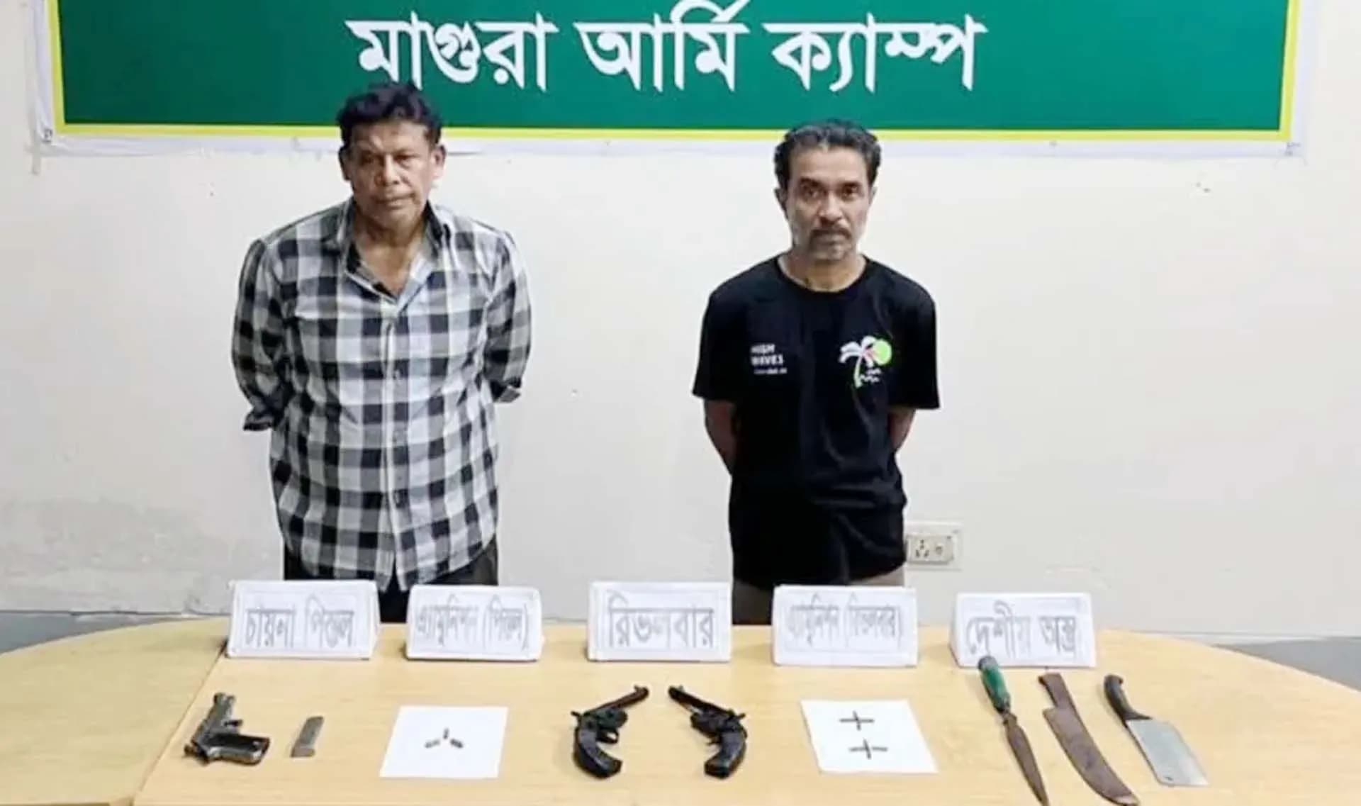 অস্ত্রসহ গ্রেপ্তার আ’লীগ নেতা জানালেন, বিএনপি নেতার বাড়িতেও মিলবে পিস্তল