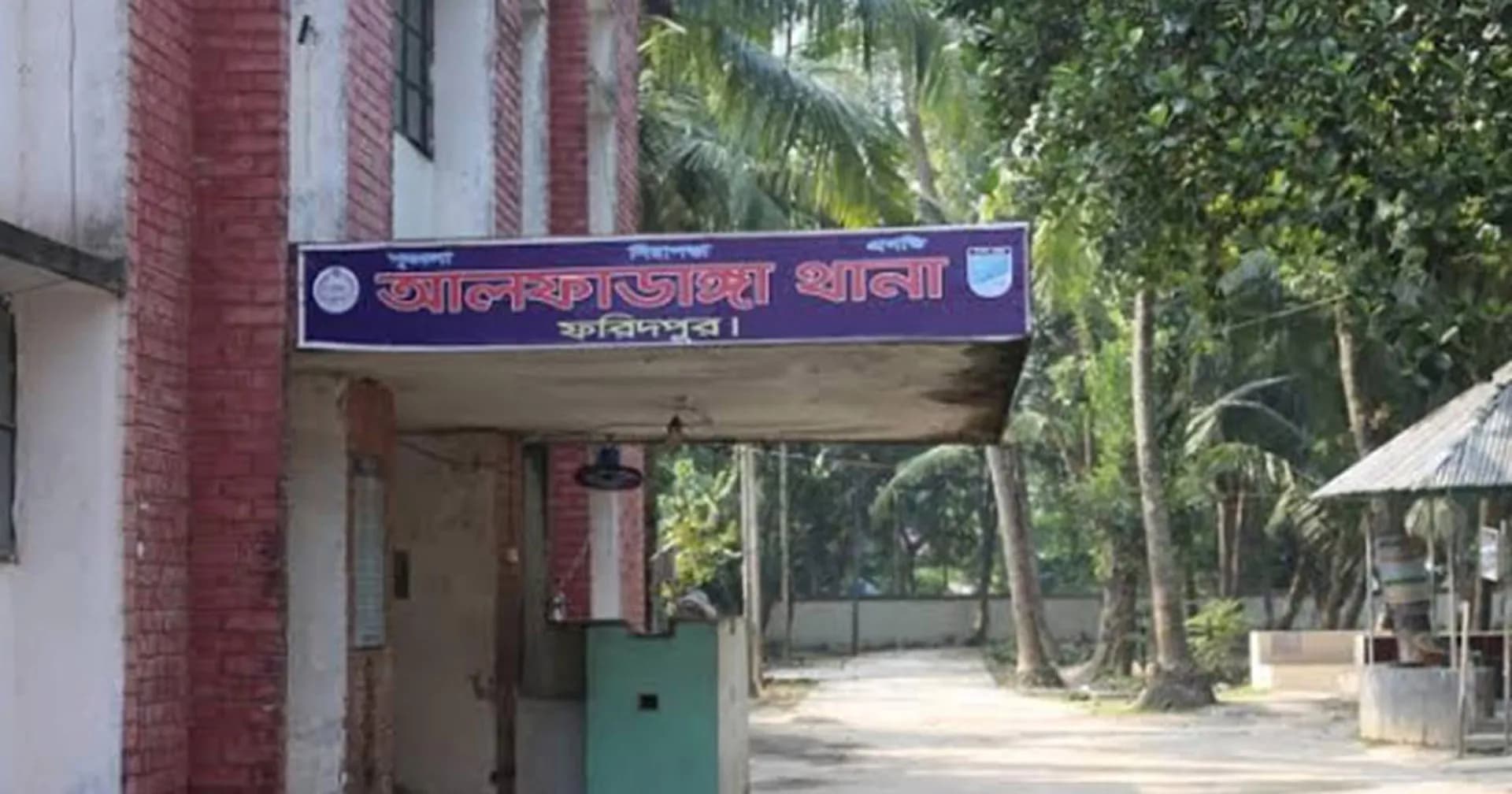 ঘুমের মধ্যে বিষধর সাপের কামড়ে কিশোরের মৃত্যু