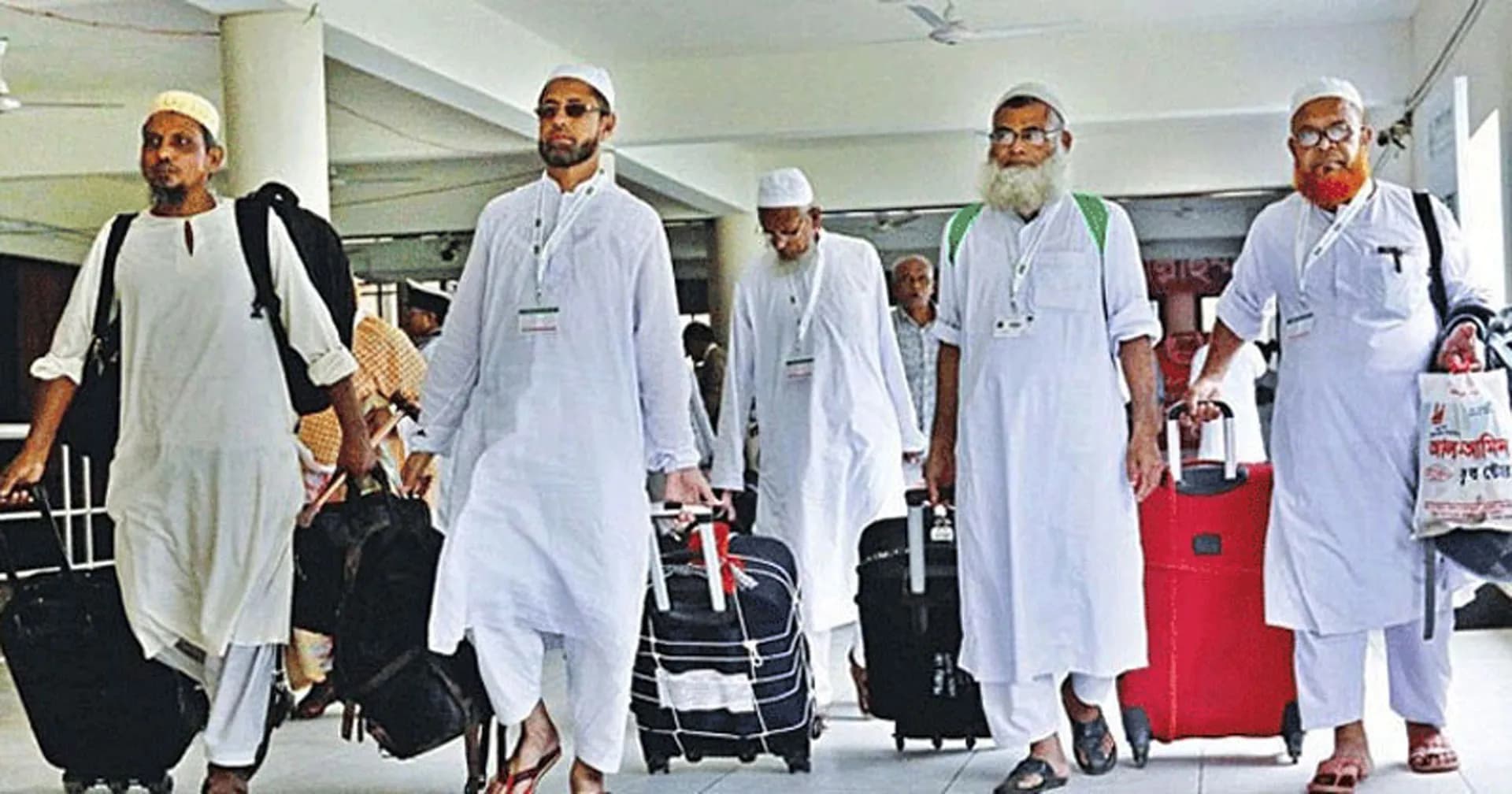 দেশে ফিরেছেন ৭৬ হাজার ৭৬৮ হাজি, মৃত্যু ৪৪ জনের
