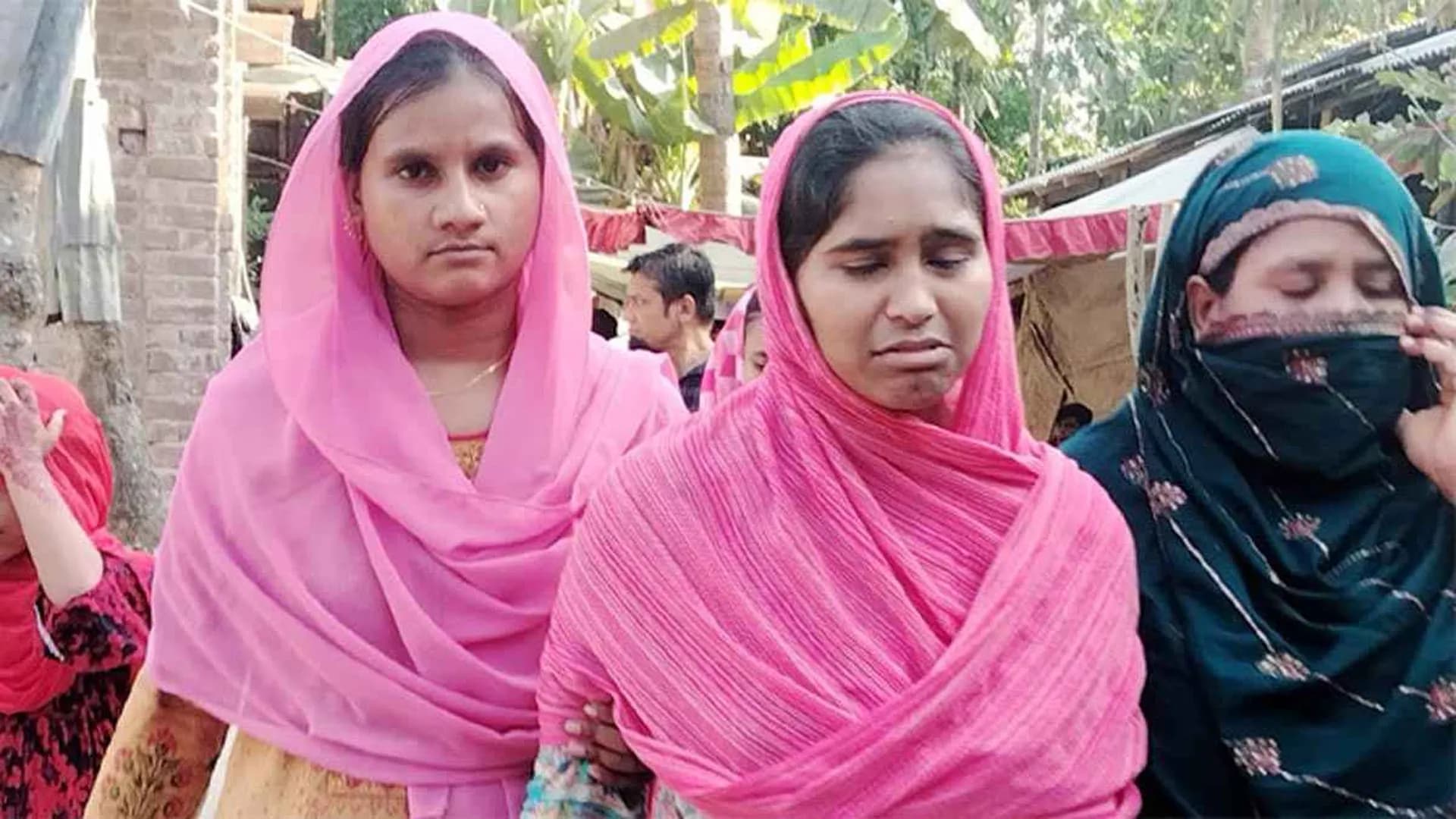 পটুয়াখালীতে বাবার লাশ রেখে পরীক্ষা, ফল দেখে কান্নায় ভেঙে পড়লেন মারিয়া
