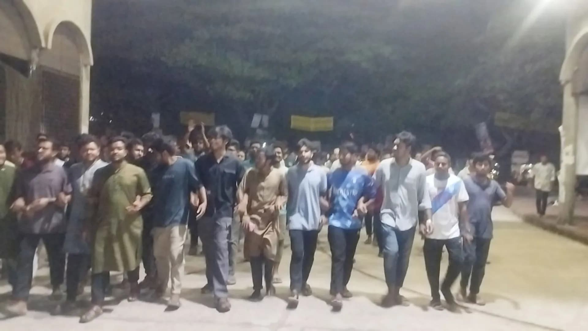 মিটফোর্ডে নৃশংস হত্যাকাণ্ডের প্রতিবাদে পাবিপ্রবিতে বিক্ষোভ মিছিল