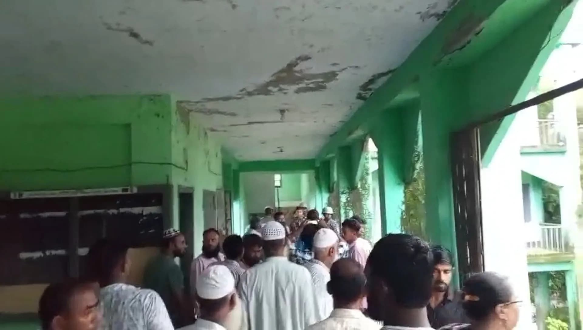 বরগুনায় ইউপি চেয়ারম্যানের ওপর হামলা, ককটেল বিস্ফোরণ, যুবদল নেতাসহ দুজন আটক