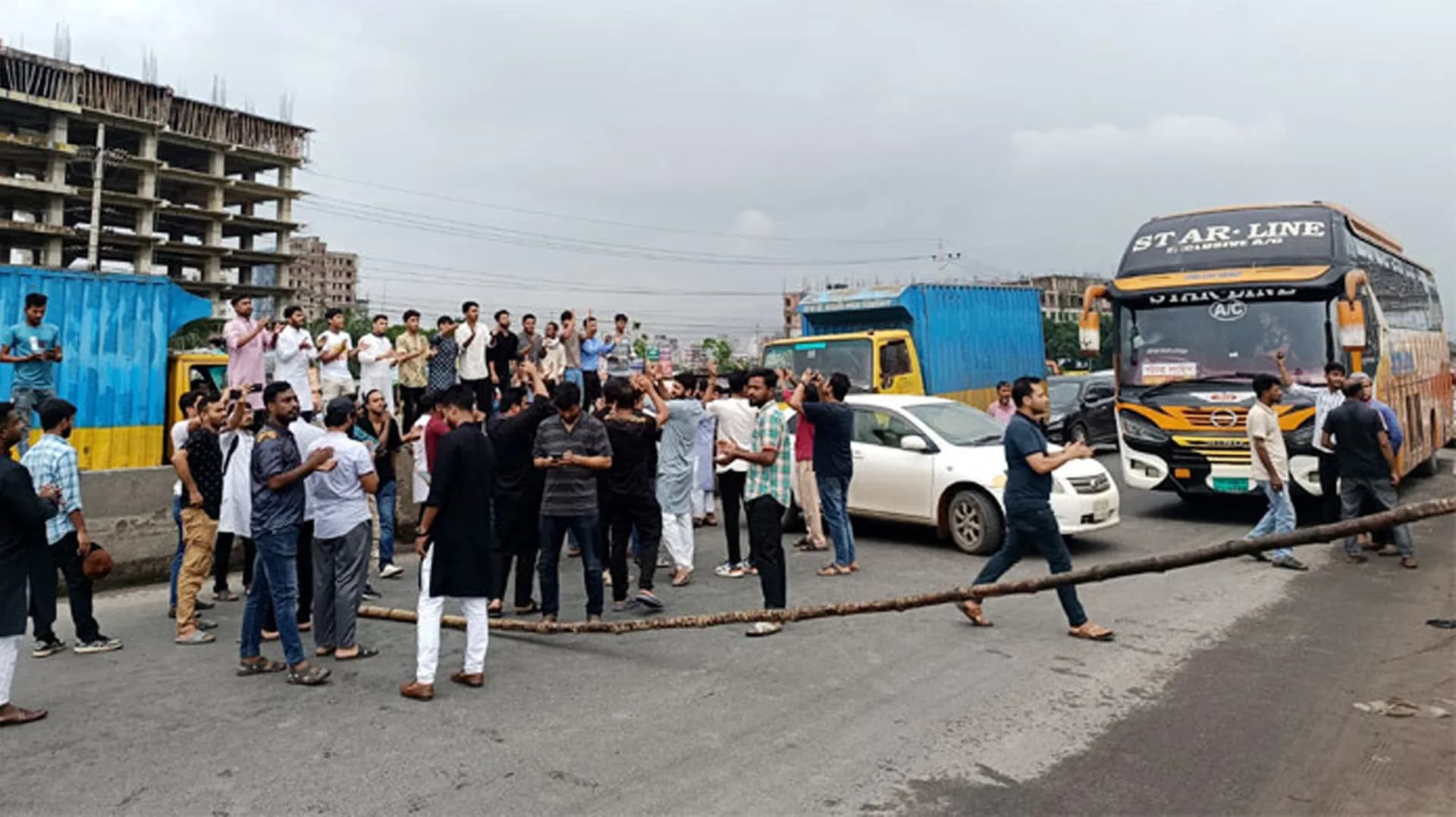 এনসিপির সমাবেশে হামলা-ভাঙচুর, গুলিতে নিহত ২