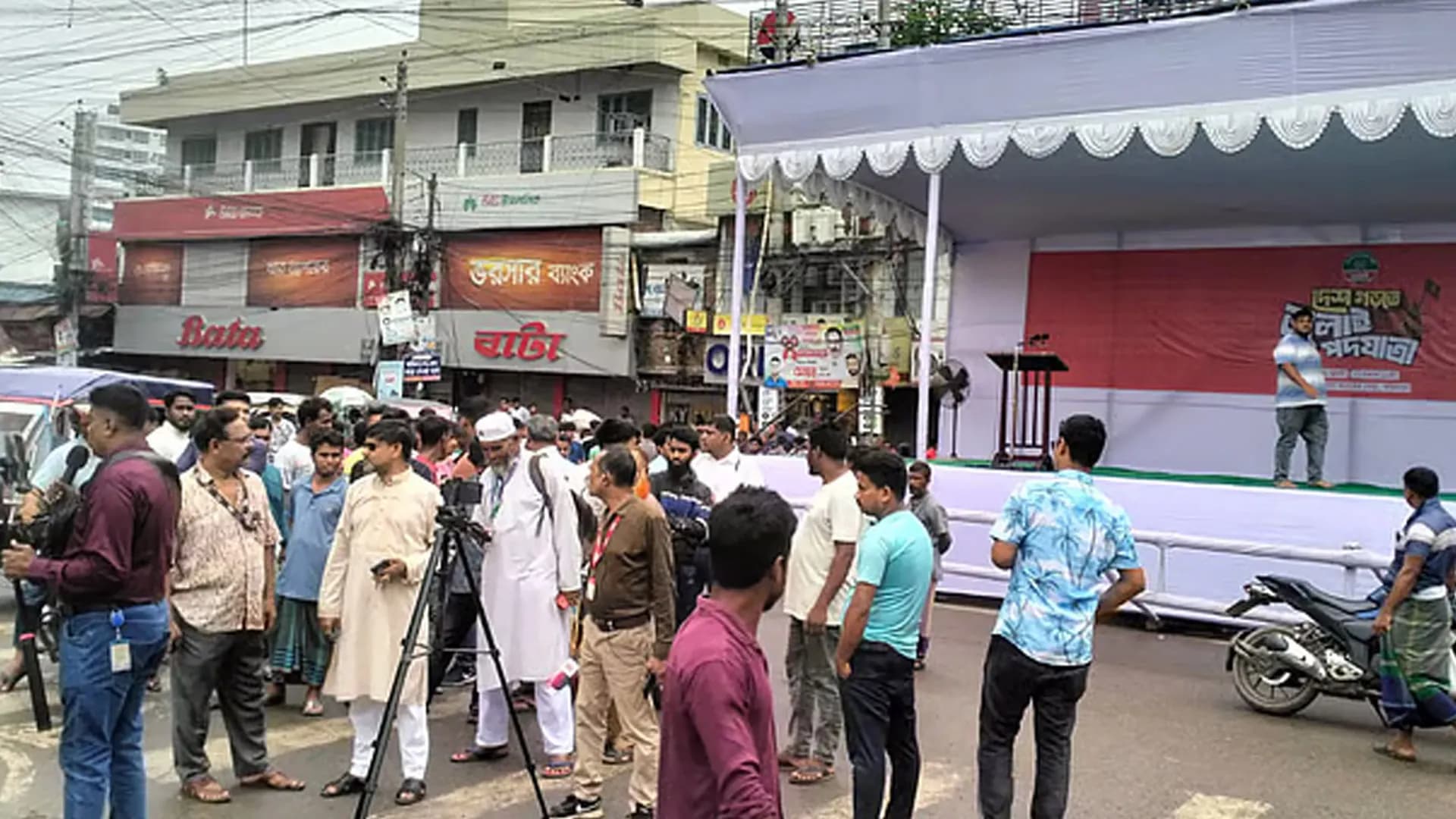 ফরিদপুরের পথে এনসিপির নেতারা