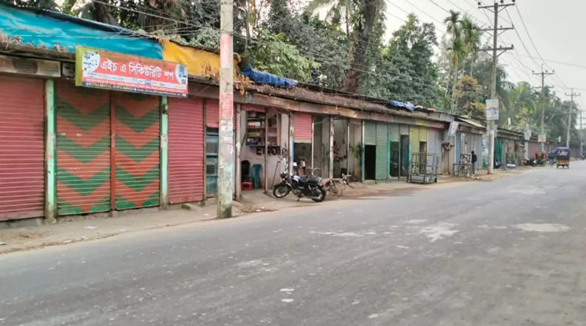 ভোলায় খাল দখল করে পৌর মার্কেট নির্মাণ