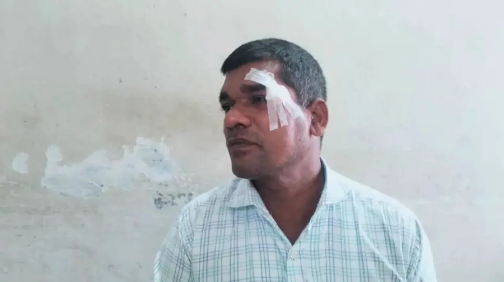 বরিশালে চাঁদা দিয়েও রক্ষা পেলেন না ইউপি সদস্য