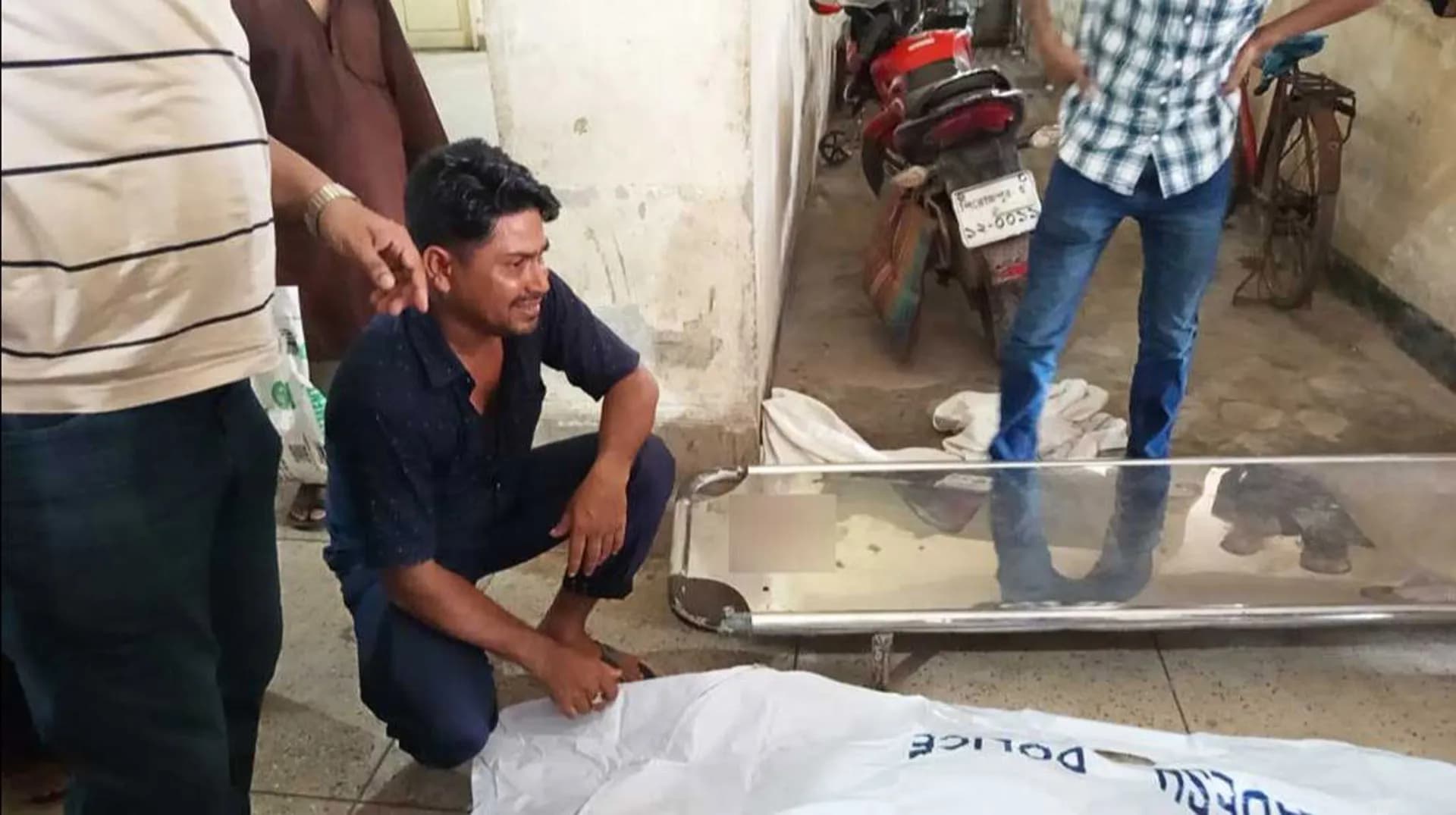নেছারাবাদে সড়ক দুর্ঘটনায় বৃদ্ধ নিহত