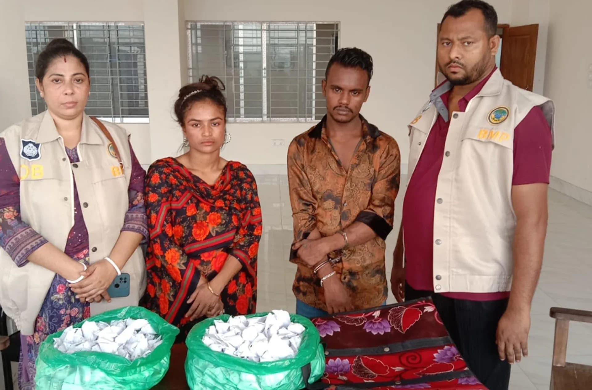 বরিশাল নগরীর আলোচিত মাদকবিক্রেতা জুতি-মুন্না গ্রেপ্তার