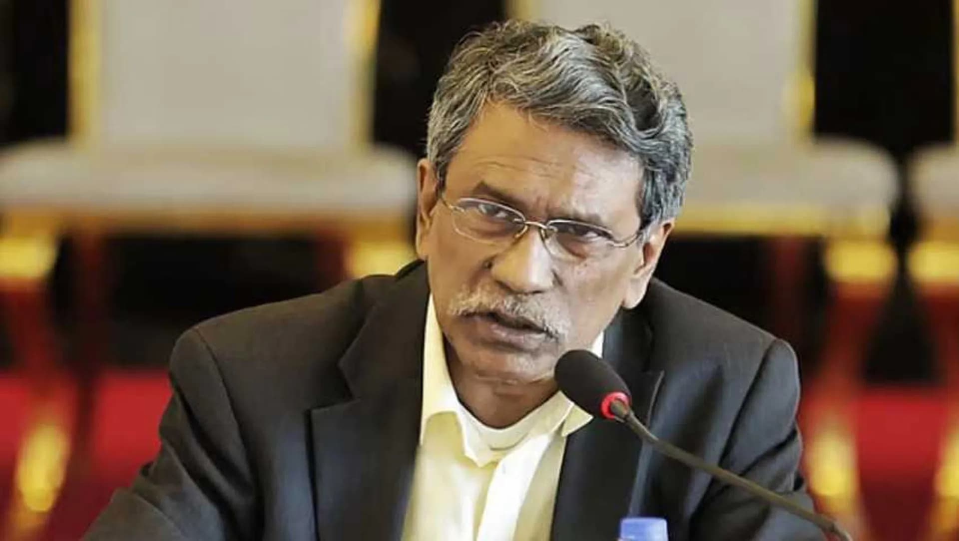 ‘প্রধানমন্ত্রী ও দলীয় প্রধান একই ব্যক্তি হতে পারবেন না’
