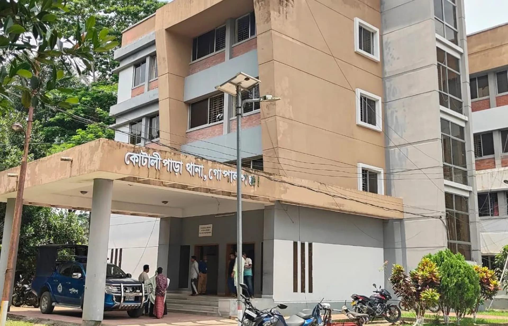 কোটালীপাড়ায় শিক্ষকের বিরুদ্ধে ছাত্রীকে ধর্ষনের অভিযোগ,থানায় মামলা