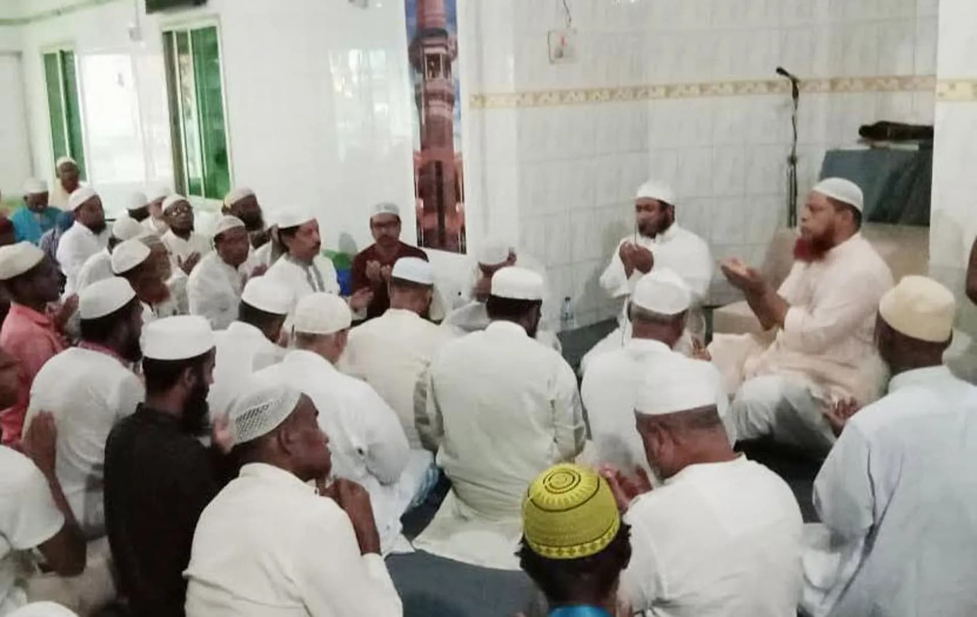 লালমোহনে বিমান দুর্ঘটনায় নিহতদের স্মরণে দোয়া মোনাজাত 