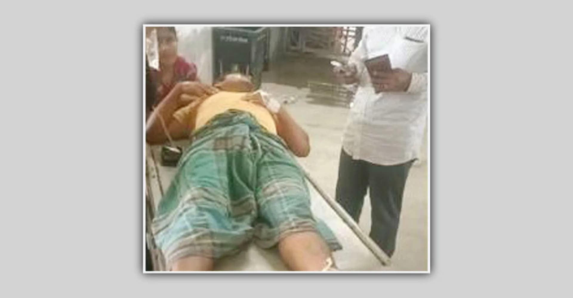 ঝালকাঠিতে সিঁদ কেটে ঘরে ঢুকে বিমা কর্মীর গোড়ালি কেটে দিলো দুর্বৃত্তরা
