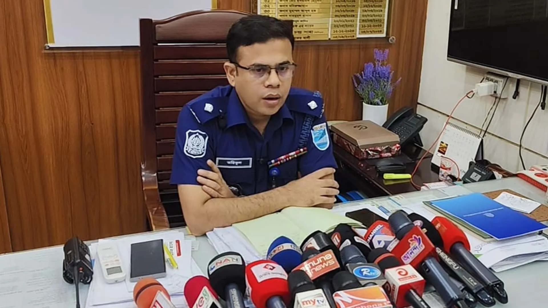 আইফোন কিনতে ধর্ষণের নাটক
