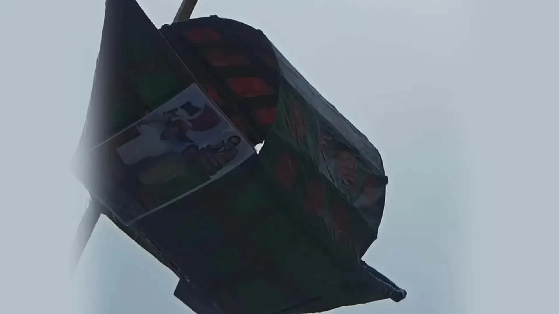 বাঁশের সঙ্গে ‘নৌকা’ ঝুলিয়ে আ.লীগ কর্মী গ্রেপ্তার 