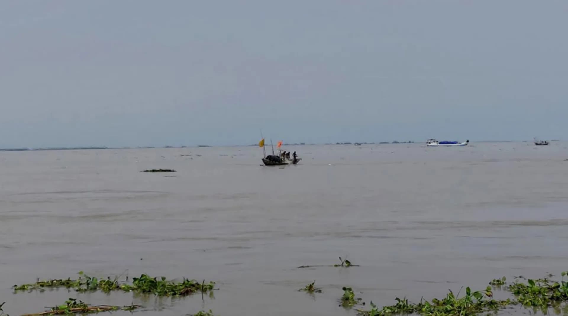 ভোলার মেঘনা নদীতে বালু বোঝাই বাল্কহেড ডুবি 