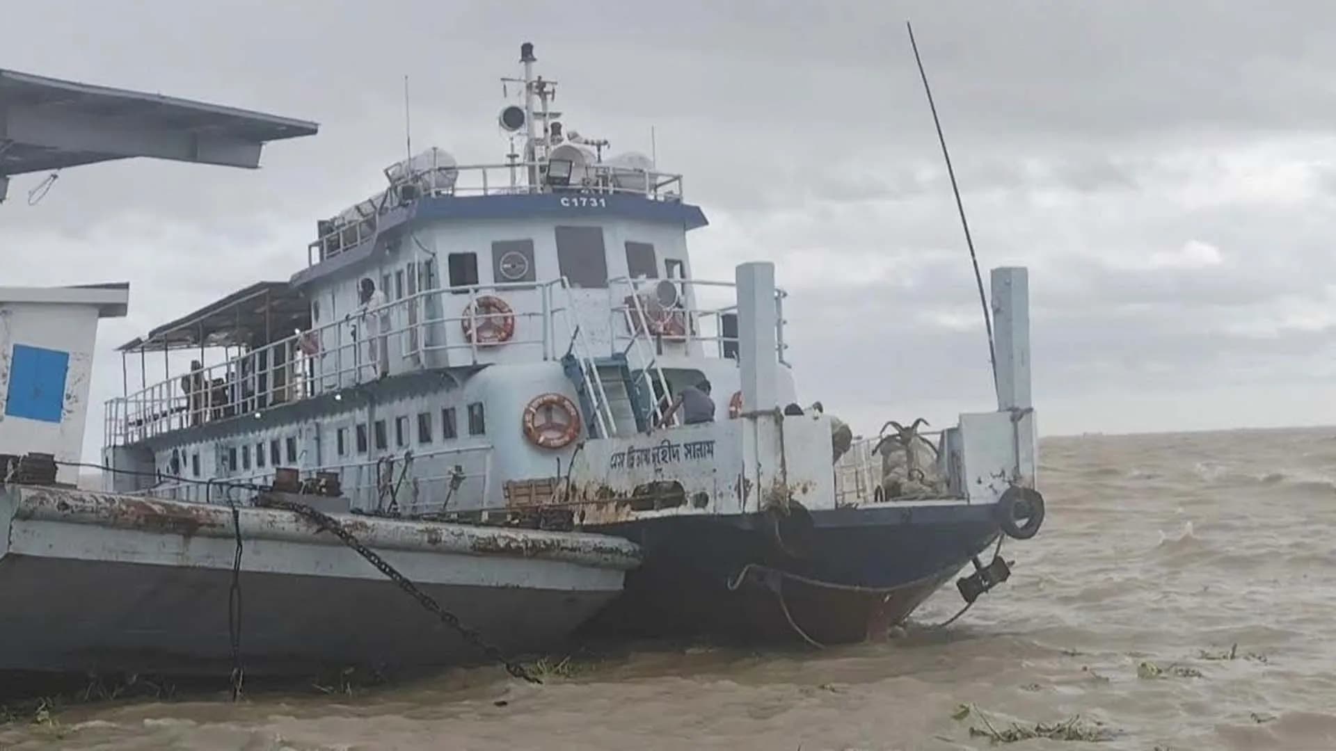 ৩ দিন বন্ধ থাকার পর ভোলার ১০ নৌরুটে লঞ্চ চলাচল শুরু  