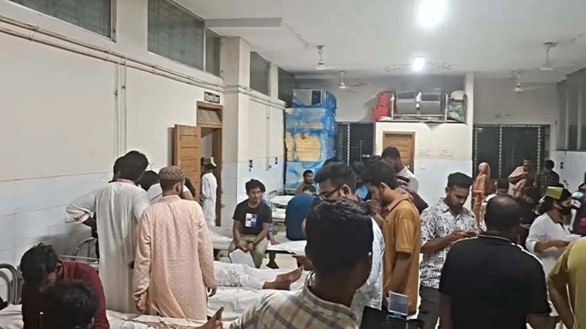 বরিশালে স্বাস্থ্যখাত সংস্কার আন্দোলনে দুই গ্রুপের সংঘর্ষ, আহত ১০