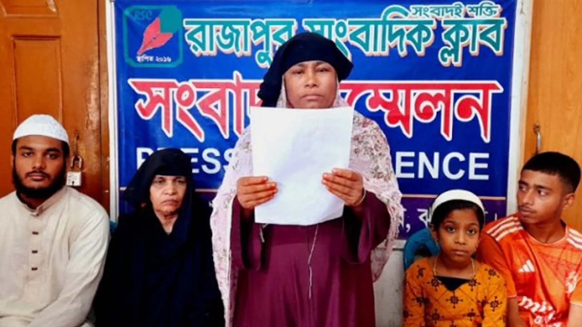 রাজাপুরে মামলা তুলে নিতে ১০ লাখ টাকার অফার দিলেন তদন্ত কর্মকর্তা!